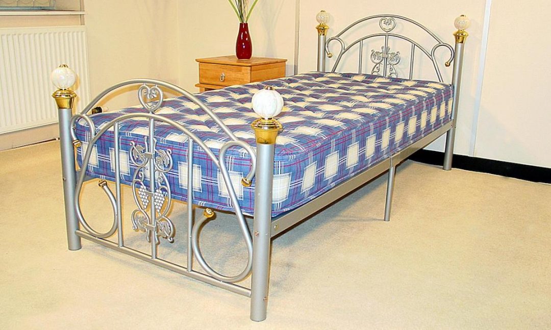 julianna-metal-bed