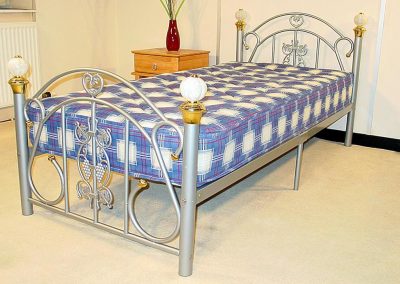 Julianna Metal Bed